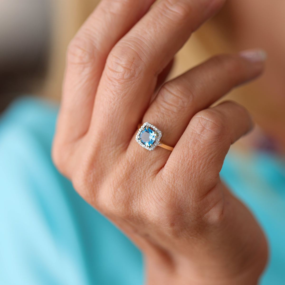Anello Filo d'Aria Topazio Swiss