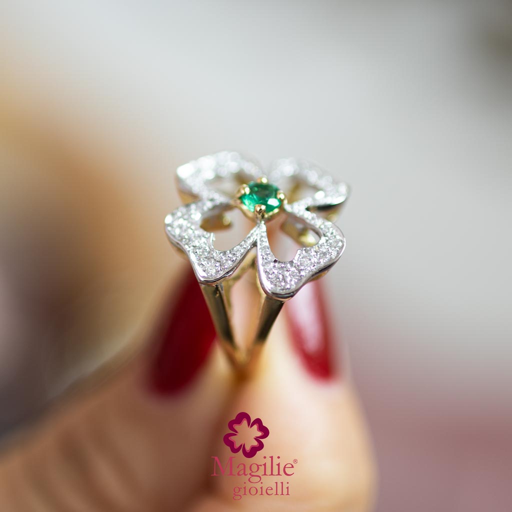Anello Portafortuna diamanti e smeraldo