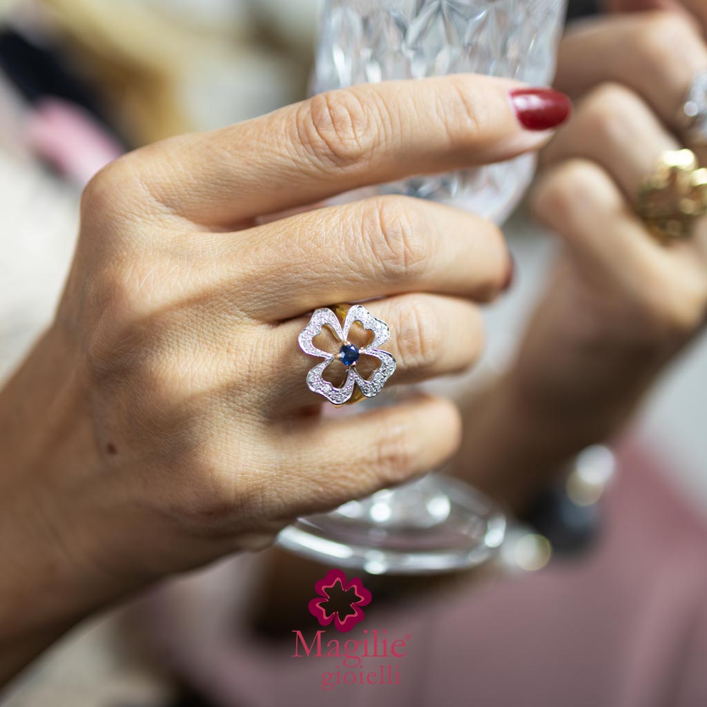 Anello Portafortuna diamanti e zaffiro blu