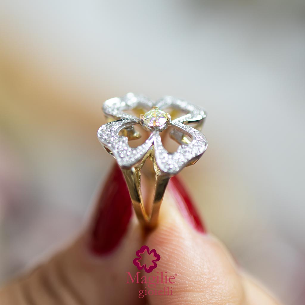 Anello Portafortuna diamante champagne