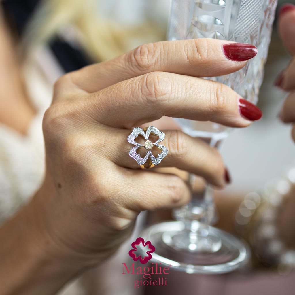 Anello Portafortuna diamante champagne