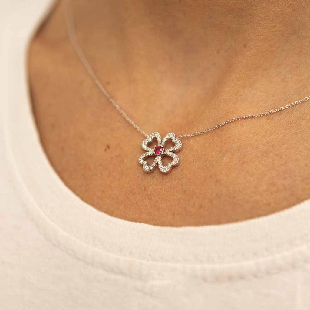 Collier Quadrifoglio zaffiro blu e diamanti
